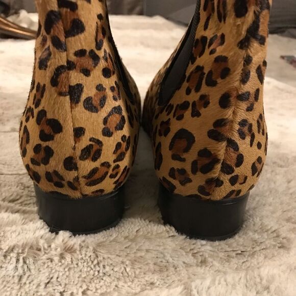 : : NICOLE MILER LIKE NEW Chelsea Cheetah/Leopard Print Ankle Boots Booties : : - Picture 3 of 9